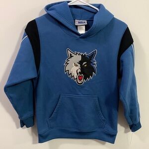 NBA hoodie size M(8) or M(10) see tag. Good condition has pilling good condition